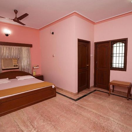 Lloyds Guest House, North Boag Road, T. Nagar Chennai Exterior photo