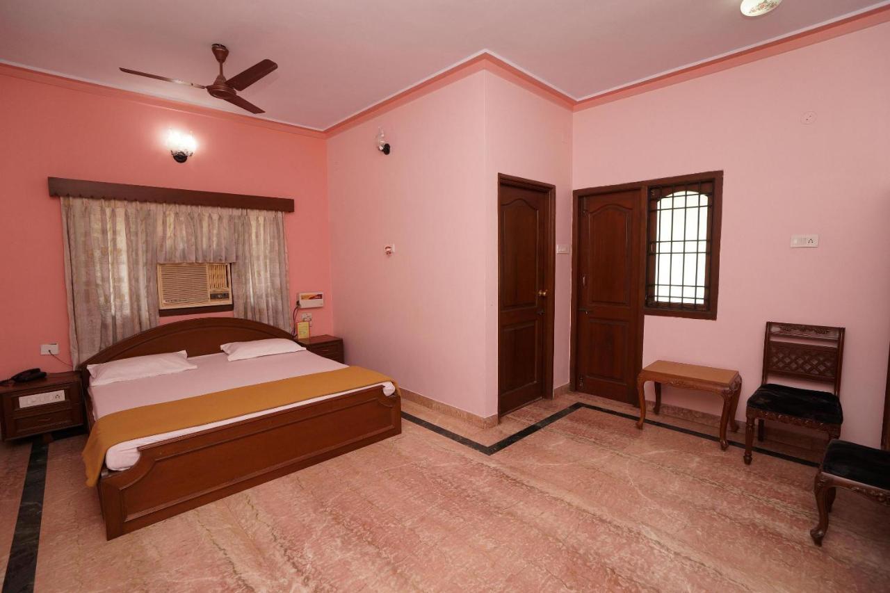 Lloyds Guest House, North Boag Road, T. Nagar Chennai Exterior photo