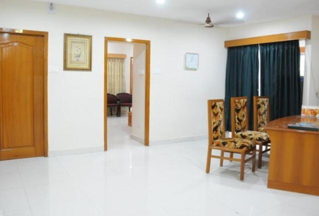 Lloyds Guest House, North Boag Road, T. Nagar Chennai Exterior photo